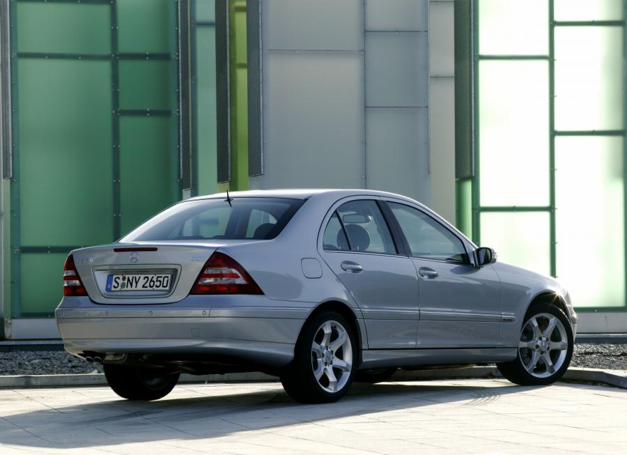  Mercedes-Benz C-Class 2004 года  (фото 19 из 88)